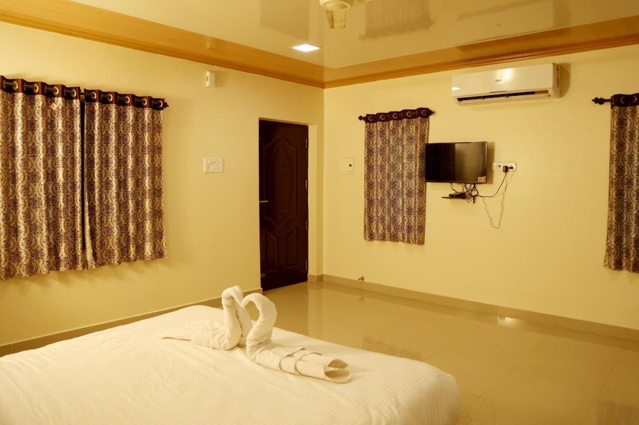 Royal Nature Resort Pollāchi 외부 사진