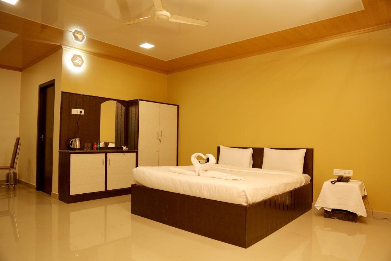 Royal Nature Resort Pollāchi 외부 사진