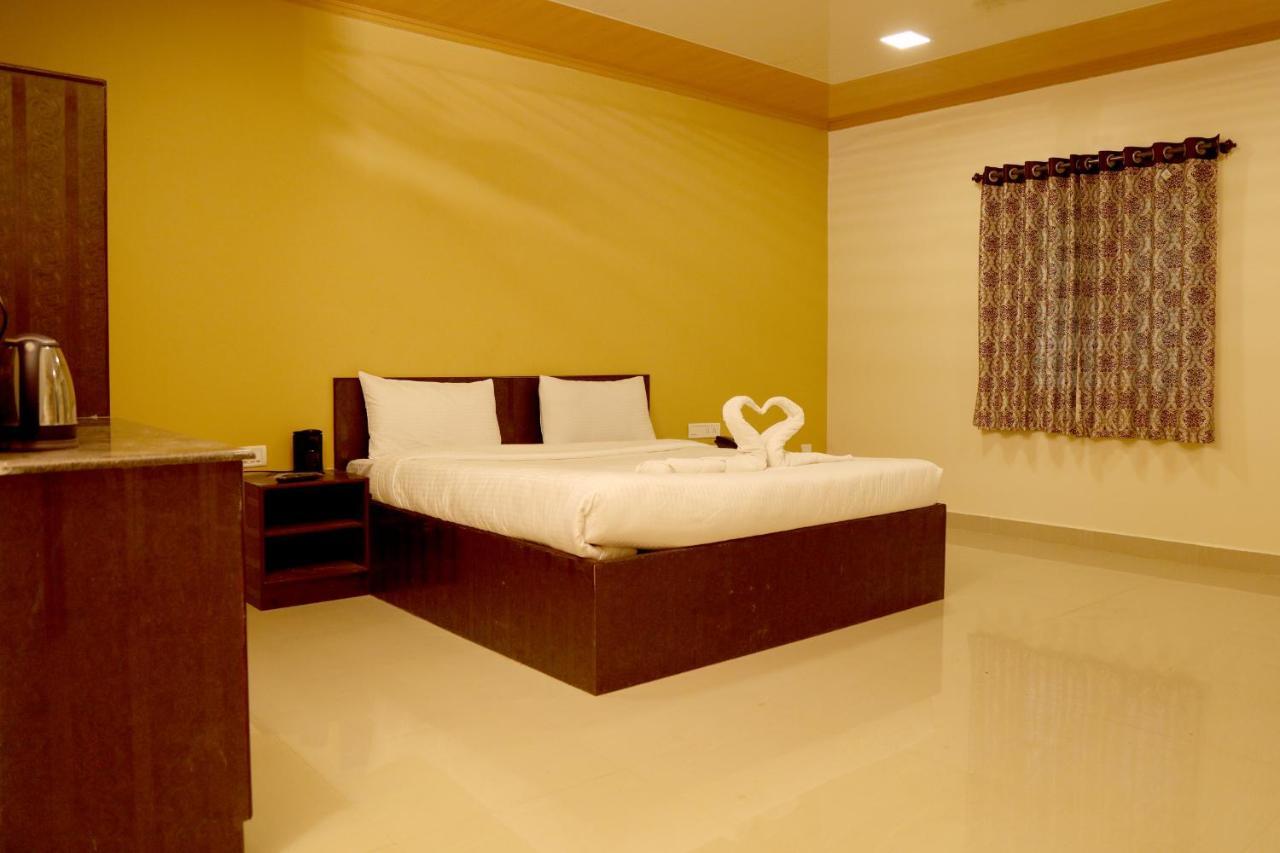 Royal Nature Resort Pollāchi 외부 사진