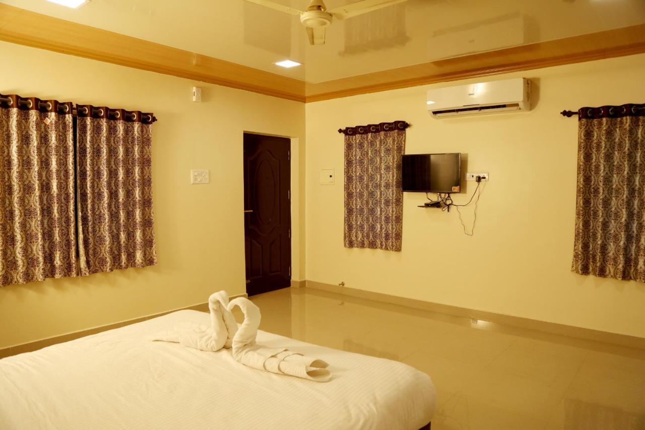 Royal Nature Resort Pollāchi 외부 사진